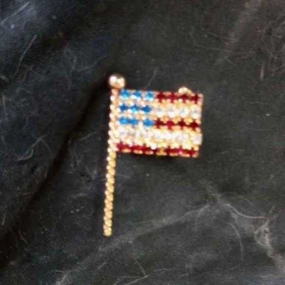 UNIQUE VTG AMERICAN FLAG LAPEL PIN/BROOCH W/BEAUTIFUL CRYSTALS SPIRAL POLE - Picture 4 of 5